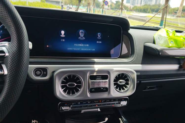 Used Mercedes-Benz G-Class 2025 G 500 Audio And AC Panel