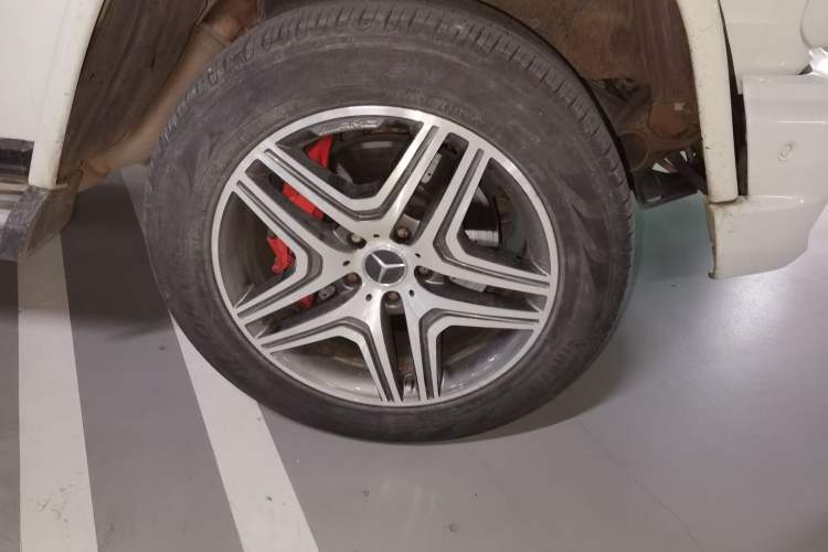 Used Mercedes-Benz G-Class AMG 2013 AMG G 63 Right Front Wheel Hub