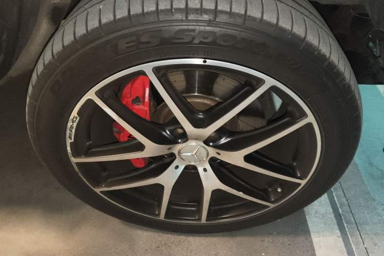 Used Mercedes-Benz G-Class AMG 2016 AMG G 63 Edition 463 Right Front Wheel Hub