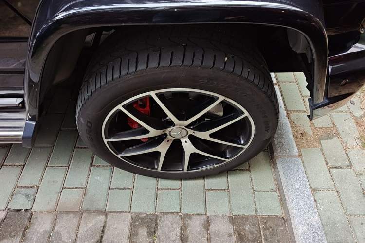 Used Mercedes-Benz G-Class AMG 2016 AMG G 63 Edition 463 Right Front Wheel Hub