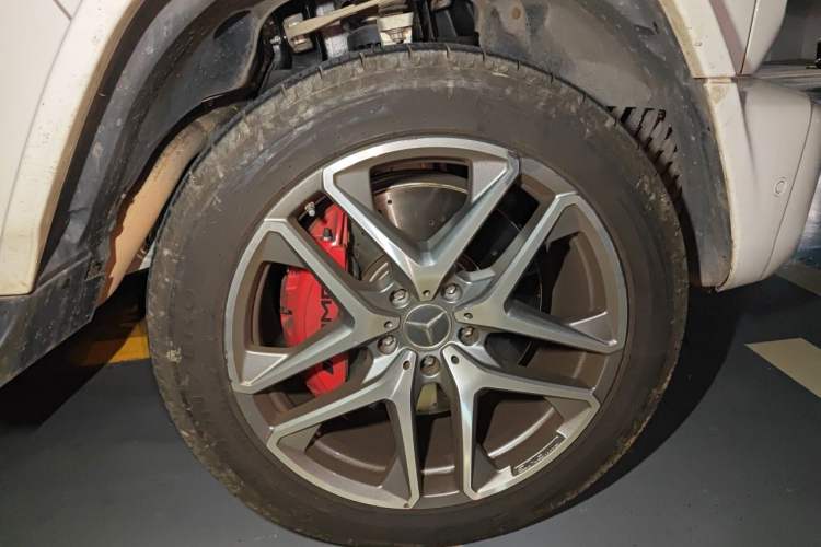 Used Mercedes-Benz G-Class AMG  Right Front Wheel Hub