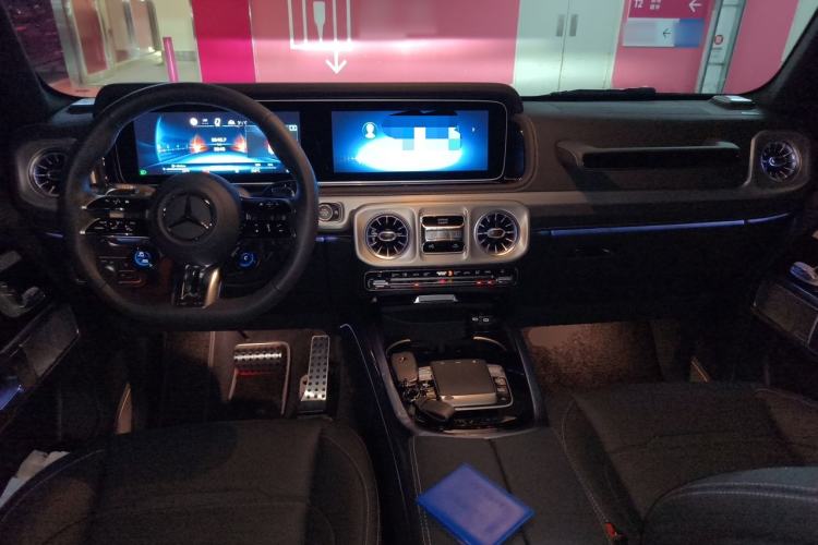 Used Mercedes-Benz G-Class AMG 2025 AMG G 63 Center Console