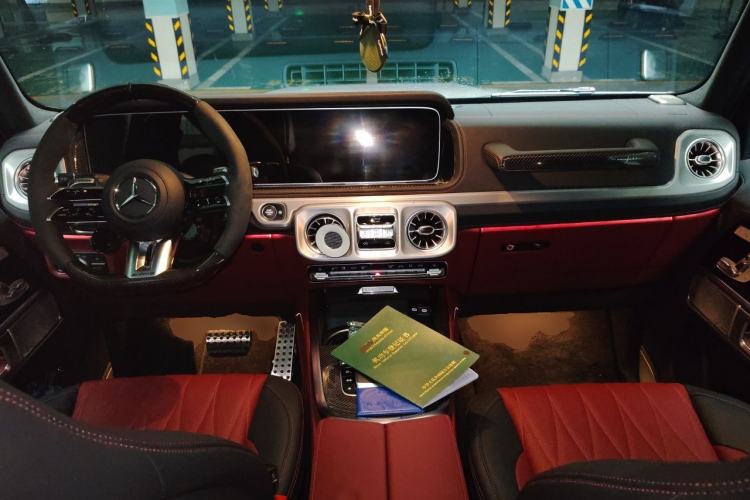 Used Mercedes-Benz G-Class AMG 2025 AMG G 63 Center Console