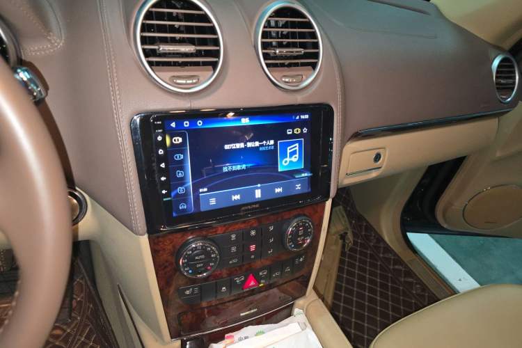 Used Mercedes-Benz GL-Class  Audio And AC Panel