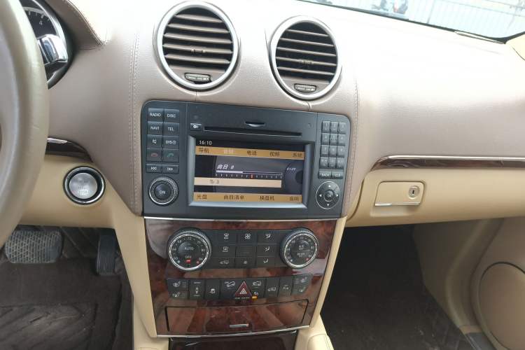 Used Mercedes-Benz GL-Class 2008 GL 550 4MATIC Audio And AC Panel