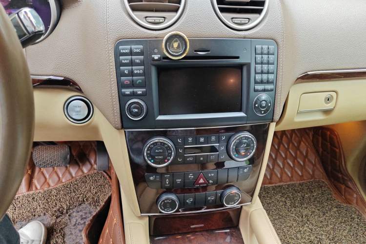 Used Mercedes-Benz GL-Class 2008 GL 450 4MATIC Prestige Edition Audio And AC Panel