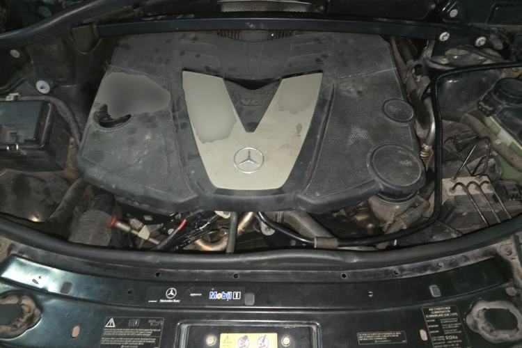 Used Mercedes-Benz GL-Class  Engine Bay