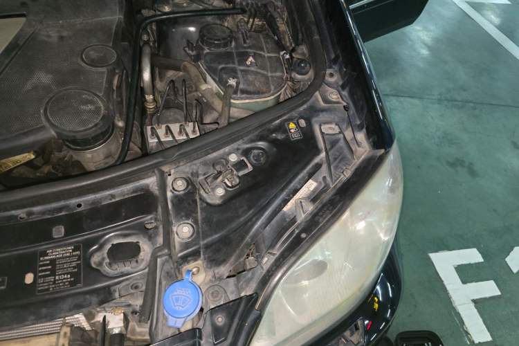 Used Mercedes-Benz GL-Class  Engine Bay Left