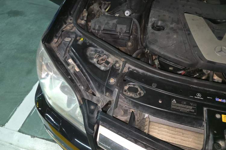 Used Mercedes-Benz GL-Class  Engine Bay Right