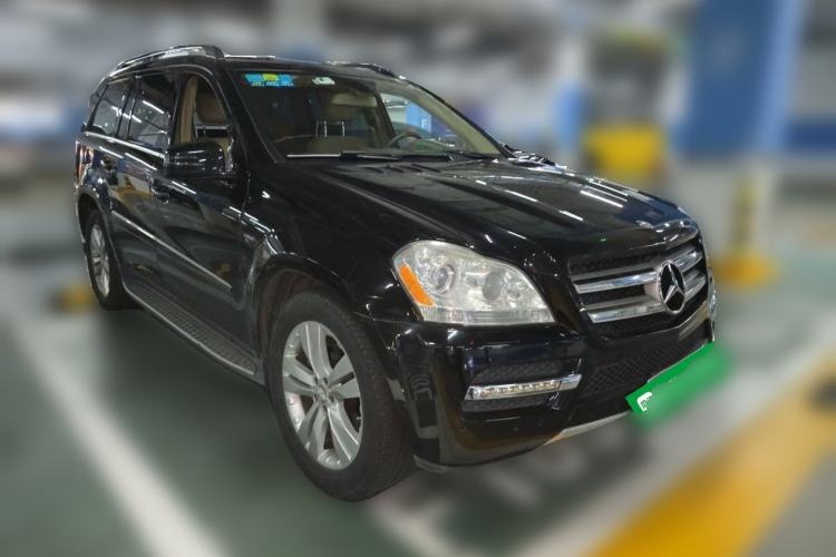 Used Mercedes-Benz GL-Class  Front Right 45 Deg