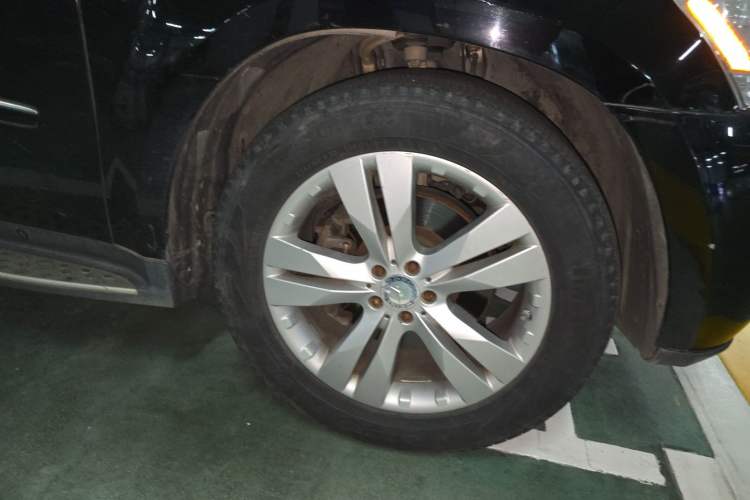 Used Mercedes-Benz GL-Class  Right Front Wheel Hub