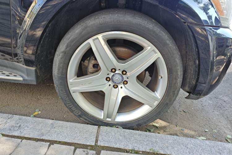 Used Mercedes-Benz GL-Class 2008 GL 550 4MATIC Right Front Wheel Hub
