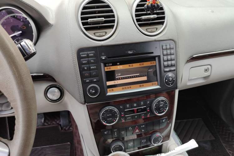 Used Mercedes-Benz GL-Class 2008 GL 450 4MATIC Prestige Edition Audio And AC Panel