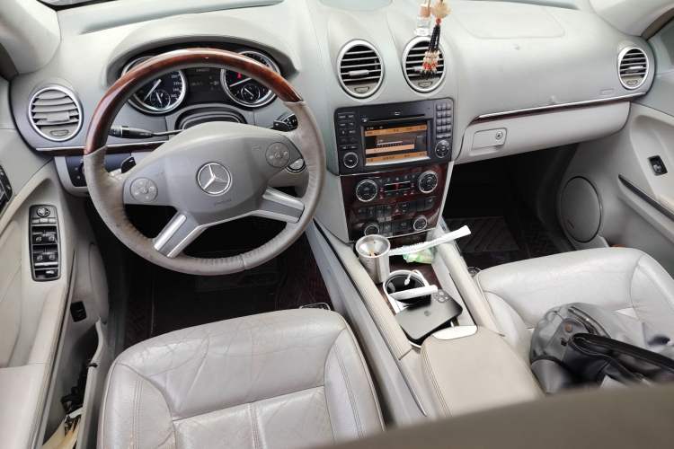 Used Mercedes-Benz GL-Class 2008 GL 450 4MATIC Prestige Edition Center Console