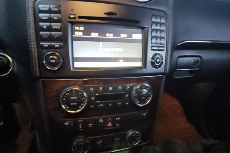 Used Mercedes-Benz GL-Class 2008 GL 450 4MATIC Prestige Edition Audio And AC Panel
