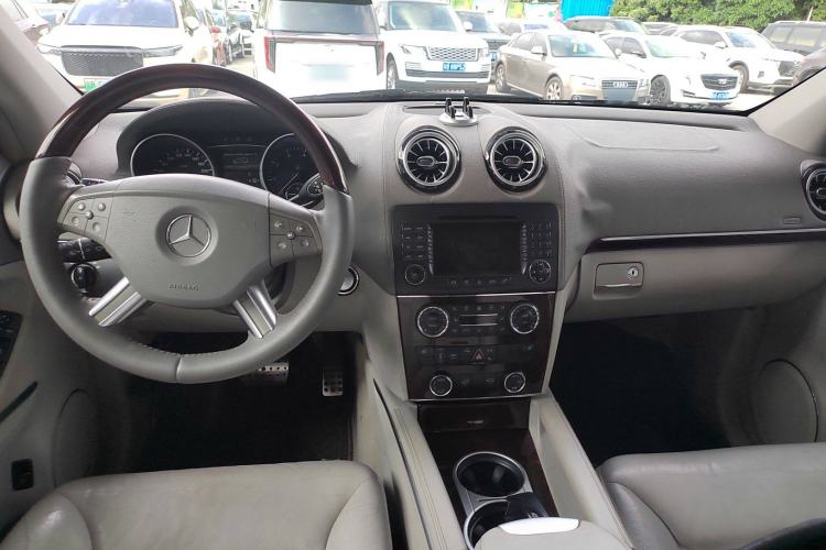 Used Mercedes-Benz GL-Class 2008 GL 450 4MATIC Classic Model Center Console