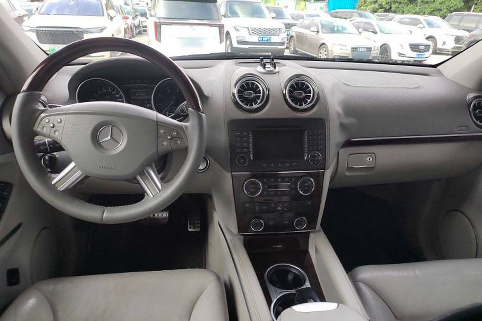Used Mercedes-Benz GL-Class 2008 GL 450 4MATIC Classic Model Center Console