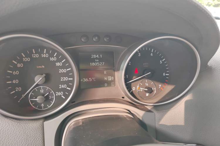 Used Mercedes-Benz GL-Class 2008 GL 450 4MATIC Classic Model Odometer Close Up