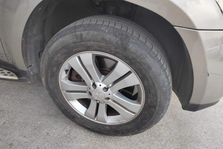 Used Mercedes-Benz GL-Class 2008 GL 450 4MATIC Classic Model Right Front Wheel Hub
