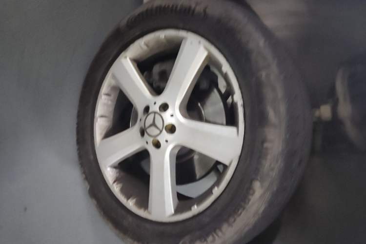 Used Mercedes-Benz GL-Class 2008 GL 450 4MATIC Prestige Edition Right Front Wheel Hub