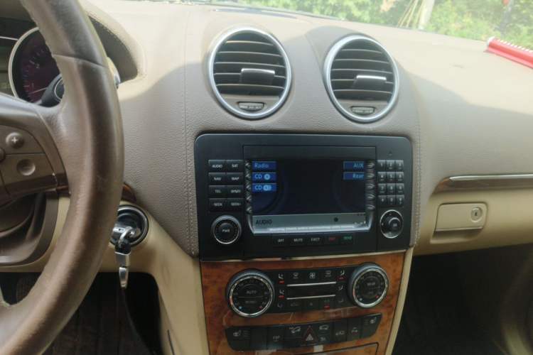Used Mercedes-Benz GL-Class  Audio And AC Panel