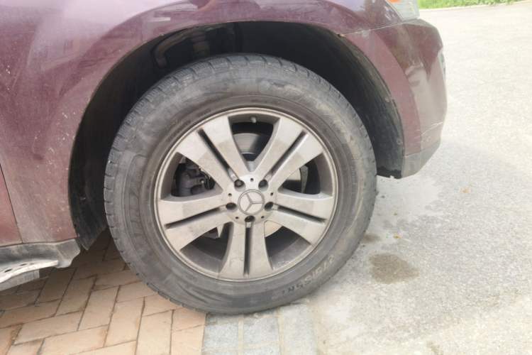 Used Mercedes-Benz GL-Class  Right Front Wheel Hub
