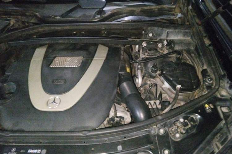 Used Mercedes-Benz GL-Class  Engine Bay Left