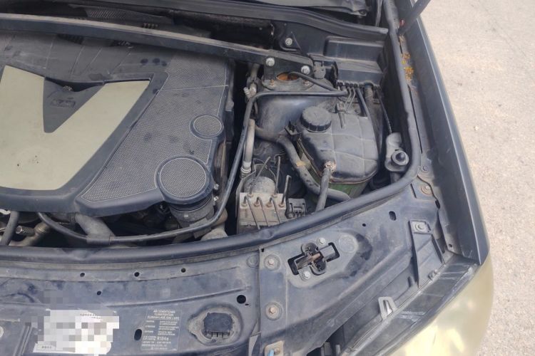 Used Mercedes-Benz GL-Class  Engine Bay Left