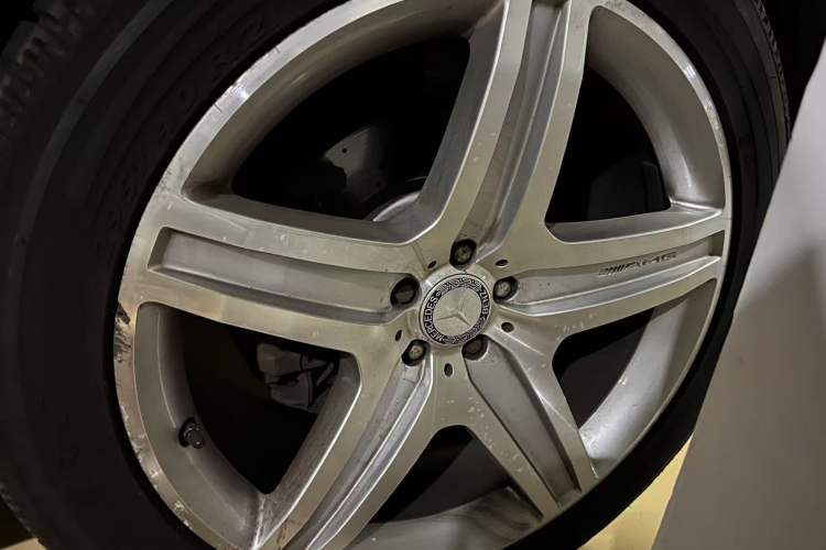 Used Mercedes-Benz GL-Class  Right Front Wheel Hub
