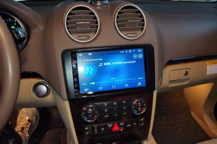 Used Mercedes-Benz GL-Class  Audio And AC Panel