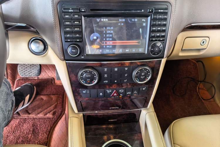 Used Mercedes-Benz GL-Class  Audio And AC Panel