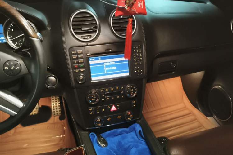 Used Mercedes-Benz GL-Class 2011 GL 450 Prestige Grand Edition Audio And AC Panel