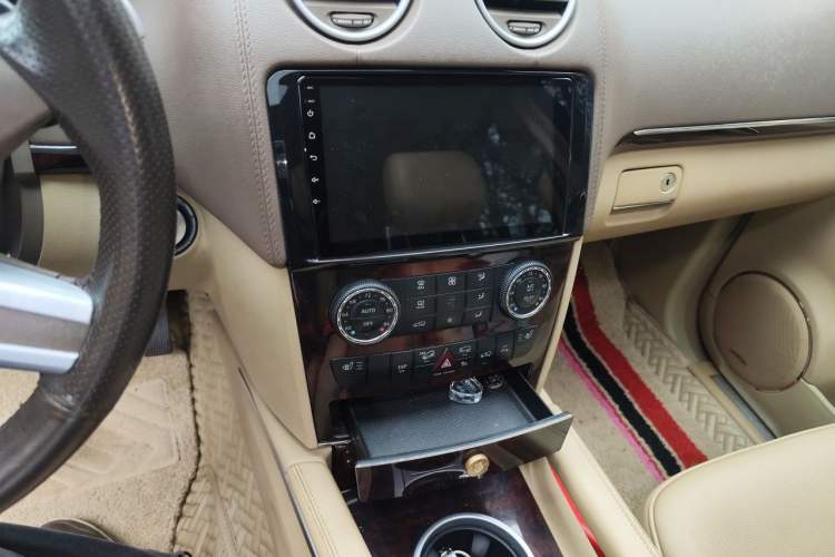 Used Mercedes-Benz GL-Class  Audio And AC Panel