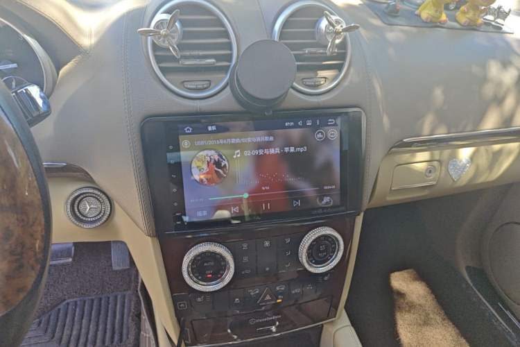 Used Mercedes-Benz GL-Class  Audio And AC Panel