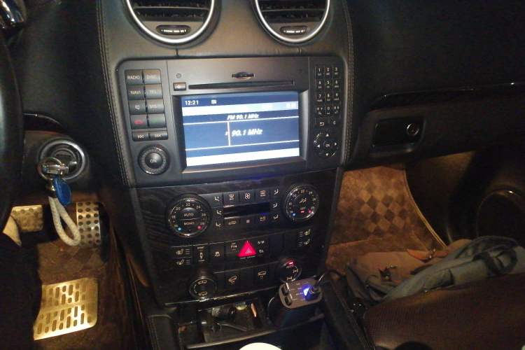 Used Mercedes-Benz GL-Class 2011 GL 450 Prestige Grand Edition Audio And AC Panel