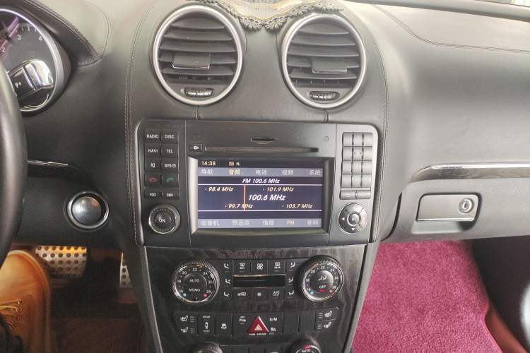 Used Mercedes-Benz GL-Class 2011 GL 450 Prestige Grand Edition Audio And AC Panel