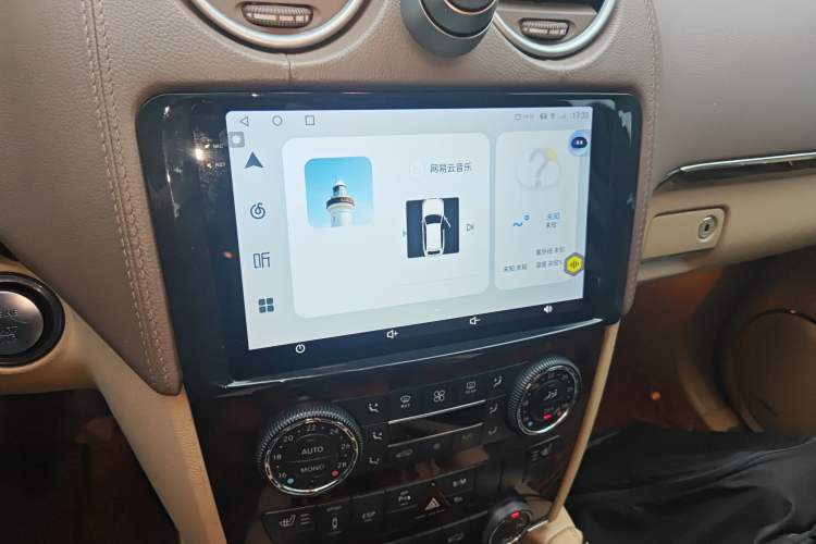 Used Mercedes-Benz GL-Class 2011 GL 450 4MATIC Prestige Edition Audio And AC Panel