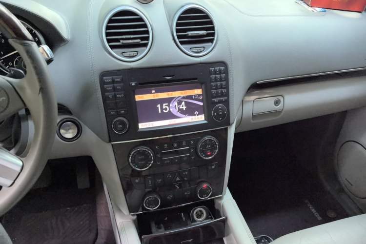 Used Mercedes-Benz GL-Class 2011 GL 450 Prestige Grand Edition Audio And AC Panel