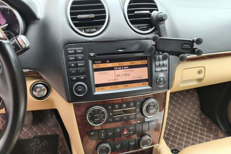 Used Mercedes-Benz GL-Class 2011 GL 450 4MATIC Prestige Edition Audio And AC Panel