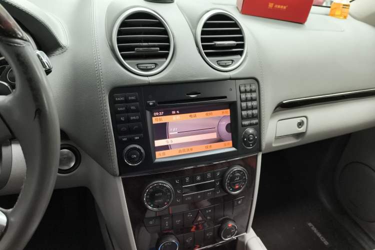 Used Mercedes-Benz GL-Class 2011 GL 450 Prestige Grand Edition Audio And AC Panel