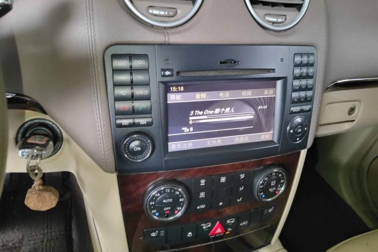 Used Mercedes-Benz GL-Class  Audio And AC Panel