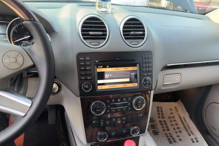 Used Mercedes-Benz GL-Class 2011 GL 450 4MATIC Prestige Edition Audio And AC Panel