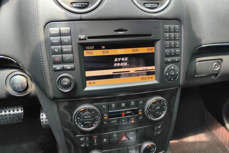 Used Mercedes-Benz GL-Class 2011 GL 450 Prestige Grand Edition Audio And AC Panel