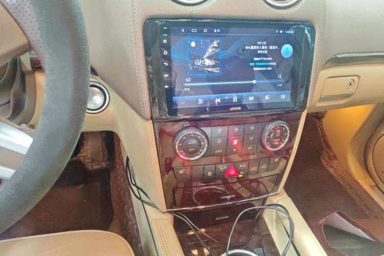 Used Mercedes-Benz GL-Class  Audio And AC Panel