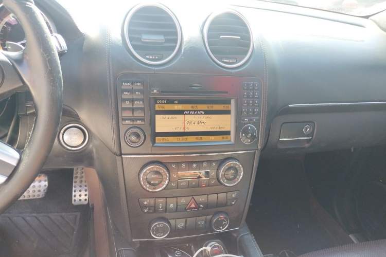 Used Mercedes-Benz GL-Class 2011 GL 450 Prestige Grand Edition Audio And AC Panel