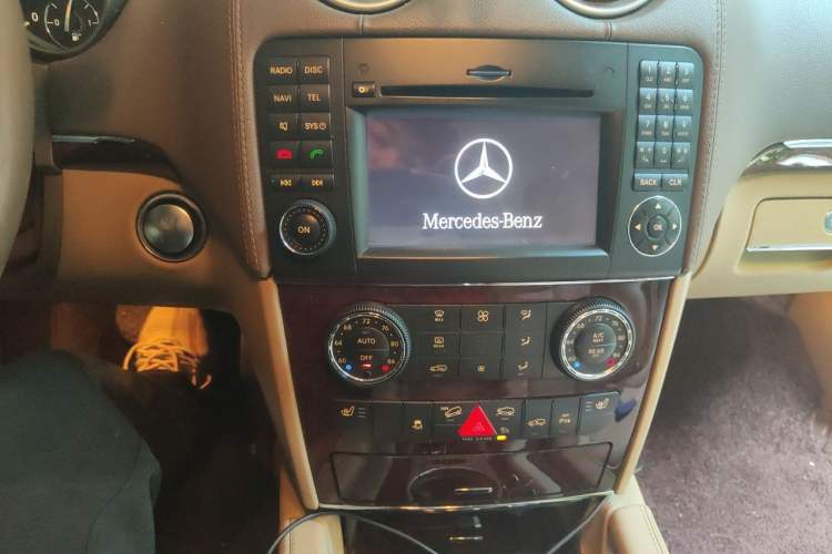 Used Mercedes-Benz GL-Class  Audio And AC Panel