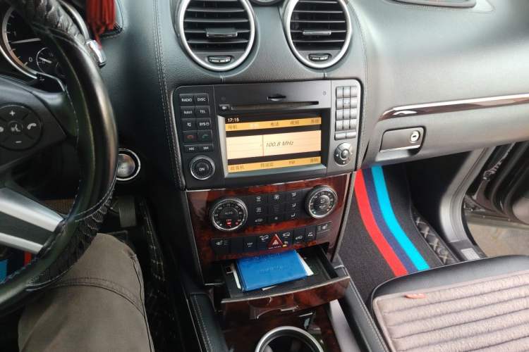 Used Mercedes-Benz GL-Class  Audio And AC Panel