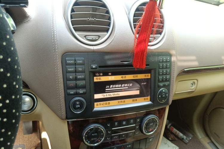 Used Mercedes-Benz GL-Class 2011 GL 450 4MATIC Prestige Edition Audio And AC Panel