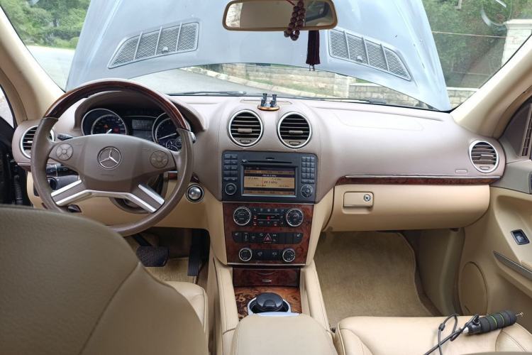 Used Mercedes-Benz GL-Class 2011 GL 450 4MATIC Prestige Edition Center Console