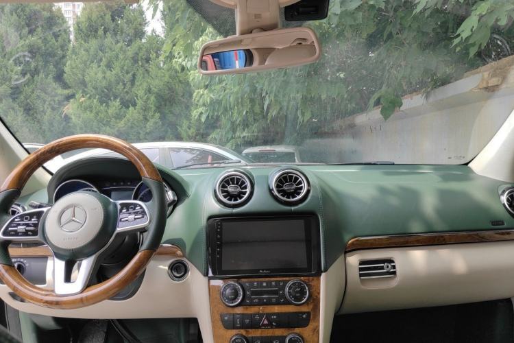 Used Mercedes-Benz GL-Class 2011 GL 450 4MATIC Prestige Edition Center Console